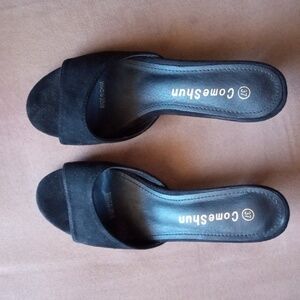 Size 6, Black Kitten Heels